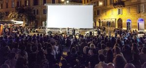Piazza s. Cosimato duante il festival Trastevere Rione del Cinema