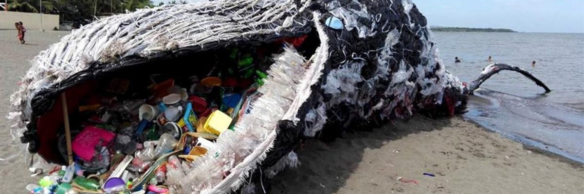 arte greenpeace balena morta di plastica filippine 2016